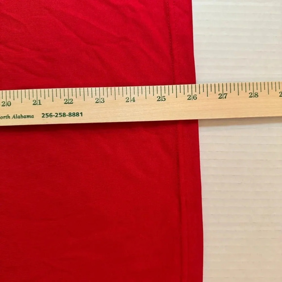 Under Armour Loose Red Short Sleeve Tee Shirt - Picture 6 of 6